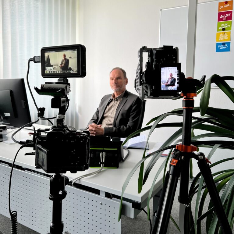 Videodreh vor Ort mit Kamera und Licht